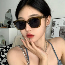 Load image into Gallery viewer, Retro Sunglasses for Women UV400