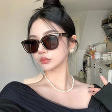 Load image into Gallery viewer, Retro Sunglasses for Women UV400