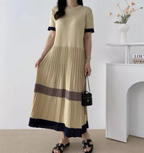 Load image into Gallery viewer, Pleated Knitted Maxi Dress #7016
