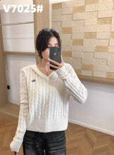 Load image into Gallery viewer, Longsleeve Knitted Top #V7025
