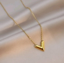 Load image into Gallery viewer, V-Shaped Necklace
