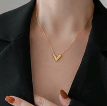 Load image into Gallery viewer, V-Shaped Necklace
