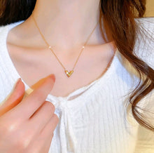 Load image into Gallery viewer, V-Shaped Necklace
