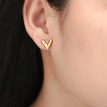 Load image into Gallery viewer, V-Shaped Earrings
