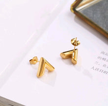 Load image into Gallery viewer, V-Shaped Earrings
