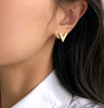 Load image into Gallery viewer, V-Shaped Earrings
